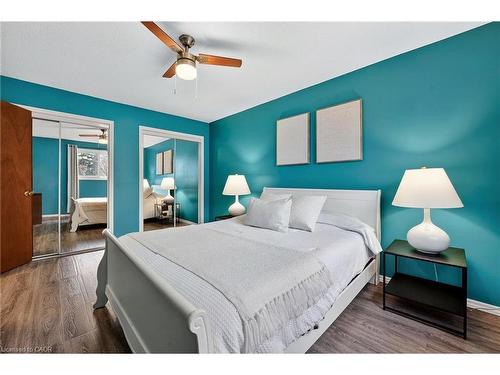 90 Sandra Crescent, Grimsby, ON - Indoor Photo Showing Bedroom