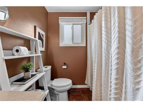 90 Sandra Crescent, Grimsby, ON - Indoor Photo Showing Bathroom