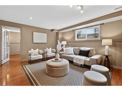 90 Sandra Crescent, Grimsby, ON - Indoor Photo Showing Living Room