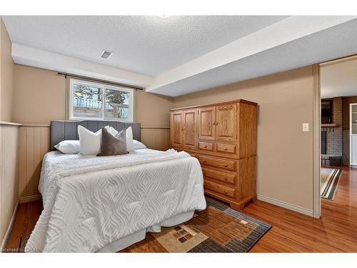 90 Sandra Crescent, Grimsby, ON - Indoor Photo Showing Bedroom