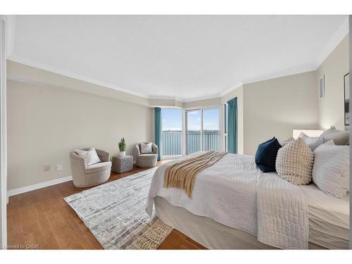 801-2190 Lakeshore Road, Burlington, ON - Indoor Photo Showing Bedroom