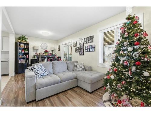 48 Alderson Drive, Cambridge, ON - Indoor Photo Showing Living Room