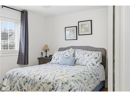 48 Alderson Drive, Cambridge, ON - Indoor Photo Showing Bedroom