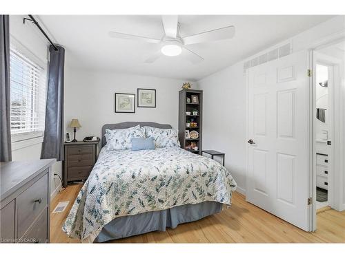 48 Alderson Drive, Cambridge, ON - Indoor Photo Showing Bedroom