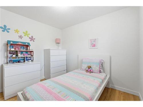 48 Alderson Drive, Cambridge, ON - Indoor Photo Showing Bedroom