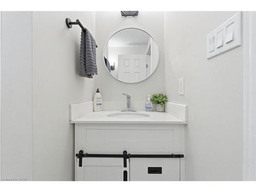 48 Alderson Drive, Cambridge, ON - Indoor Photo Showing Bathroom