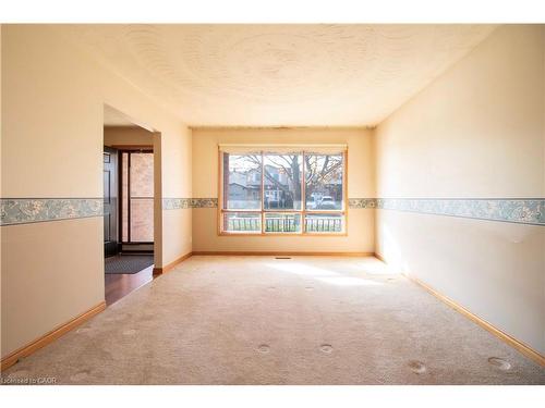 271 Greencedar Drive, Hamilton, ON - Indoor Photo Showing Other Room