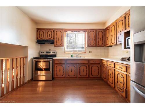 271 Greencedar Drive, Hamilton, ON - Indoor Photo Showing Kitchen