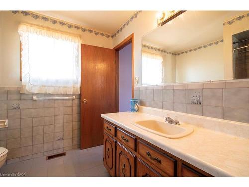 271 Greencedar Drive, Hamilton, ON - Indoor Photo Showing Bathroom