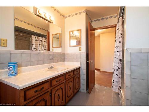271 Greencedar Drive, Hamilton, ON - Indoor Photo Showing Bathroom