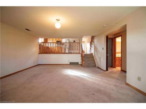 271 Greencedar Drive, Hamilton, ON - Indoor Photo Showing Other Room