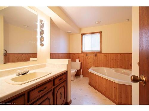 271 Greencedar Drive, Hamilton, ON - Indoor Photo Showing Bathroom