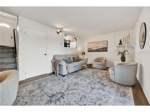 A-314 Bluevale Street N, Waterloo, ON - Indoor Photo Showing Living Room