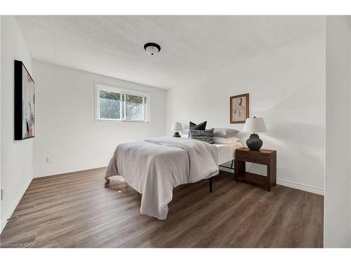 A-314 Bluevale Street N, Waterloo, ON - Indoor Photo Showing Bedroom