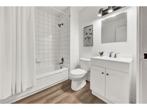 A-314 Bluevale Street N, Waterloo, ON - Indoor Photo Showing Bathroom