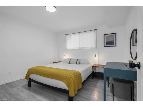 Lower-22 Macoomb Drive, Welland, ON - Indoor Photo Showing Bedroom