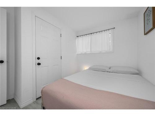 Lower-22 Macoomb Drive, Welland, ON - Indoor Photo Showing Bedroom