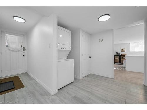 Lower-22 Macoomb Drive, Welland, ON - Indoor Photo Showing Laundry Room