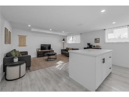 Lower-22 Macoomb Drive, Welland, ON - Indoor