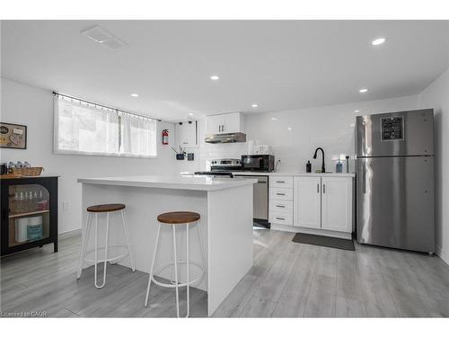 Lower-22 Macoomb Drive, Welland, ON - Indoor Photo Showing Kitchen
