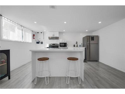 Lower-22 Macoomb Drive, Welland, ON - Indoor Photo Showing Kitchen
