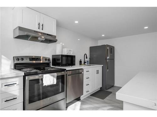 Lower-22 Macoomb Drive, Welland, ON - Indoor Photo Showing Kitchen