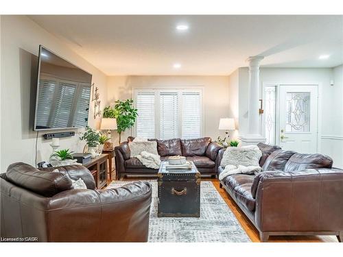 144 Sumner Crescent, Grimsby, ON - Indoor Photo Showing Living Room