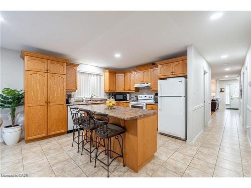 144 Sumner Crescent, Grimsby, ON - Indoor Photo Showing Kitchen