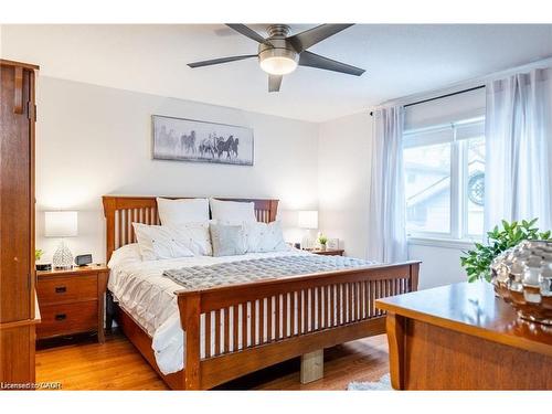 144 Sumner Crescent, Grimsby, ON - Indoor Photo Showing Bedroom