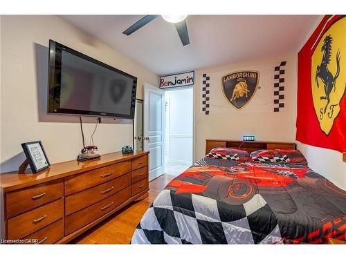 144 Sumner Crescent, Grimsby, ON - Indoor Photo Showing Bedroom