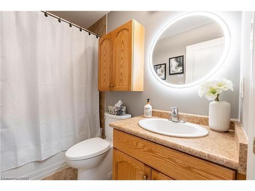 144 Sumner Crescent, Grimsby, ON - Indoor Photo Showing Bathroom