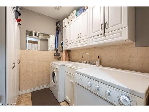 144 Sumner Crescent, Grimsby, ON - Indoor Photo Showing Laundry Room