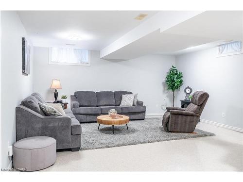 144 Sumner Crescent, Grimsby, ON - Indoor Photo Showing Living Room