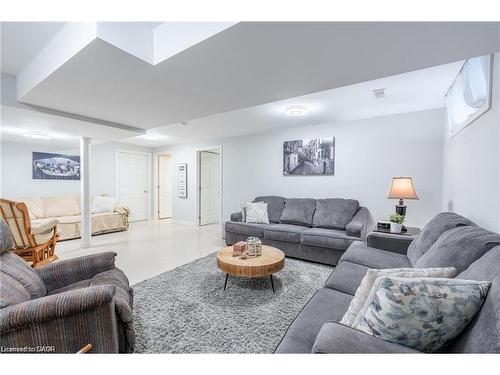 144 Sumner Crescent, Grimsby, ON - Indoor Photo Showing Living Room