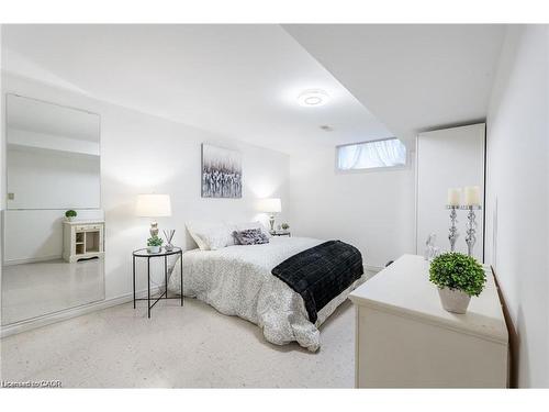 144 Sumner Crescent, Grimsby, ON - Indoor Photo Showing Bedroom