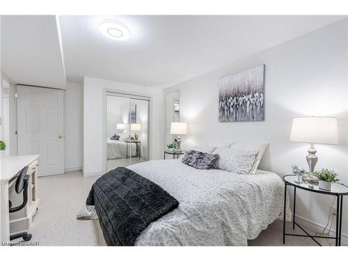 144 Sumner Crescent, Grimsby, ON - Indoor Photo Showing Bedroom