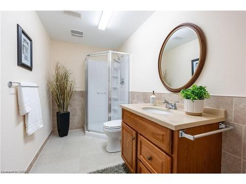 144 Sumner Crescent, Grimsby, ON - Indoor Photo Showing Bathroom
