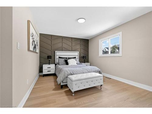 26 Martin Road, Hamilton, ON - Indoor Photo Showing Bedroom