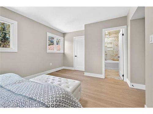 26 Martin Road, Hamilton, ON - Indoor Photo Showing Bedroom