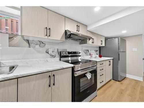 26 Martin Road, Hamilton, ON - Indoor Photo Showing Kitchen