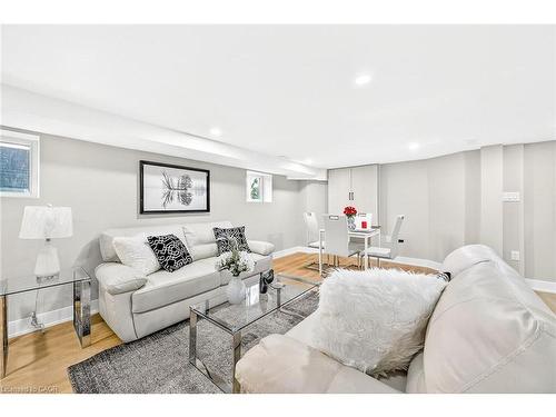 26 Martin Road, Hamilton, ON - Indoor Photo Showing Living Room