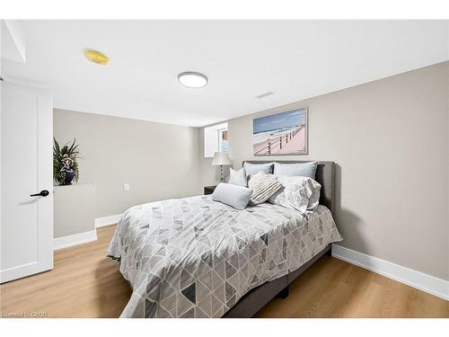 26 Martin Road, Hamilton, ON - Indoor Photo Showing Bedroom