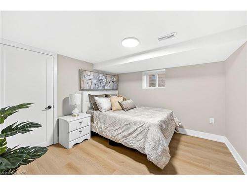 26 Martin Road, Hamilton, ON - Indoor Photo Showing Bedroom