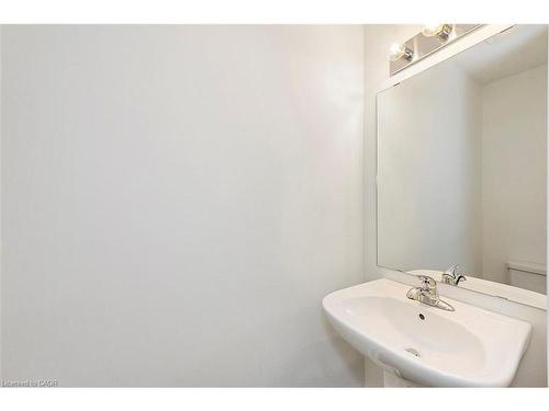 59 Woodman Drive, Hamilton, ON - Indoor Photo Showing Bathroom