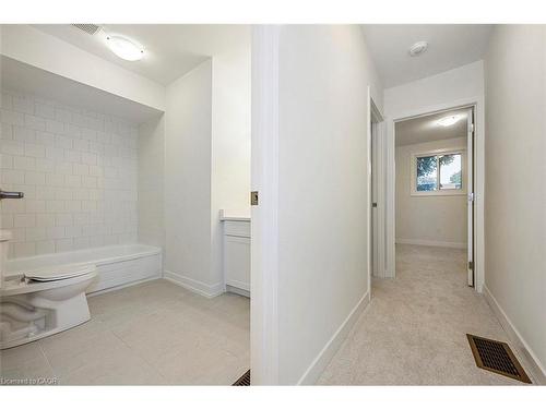 59 Woodman Drive, Hamilton, ON - Indoor Photo Showing Bathroom