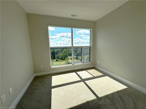1003-1880 Gordon Street, Guelph, ON - Indoor Photo Showing Other Room
