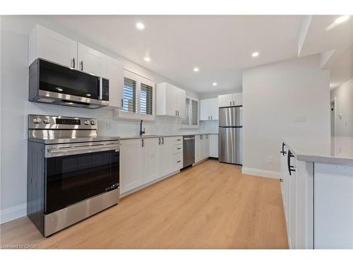 11 Marcella Crescent, Hamilton, ON - Indoor Photo Showing Kitchen With Upgraded Kitchen