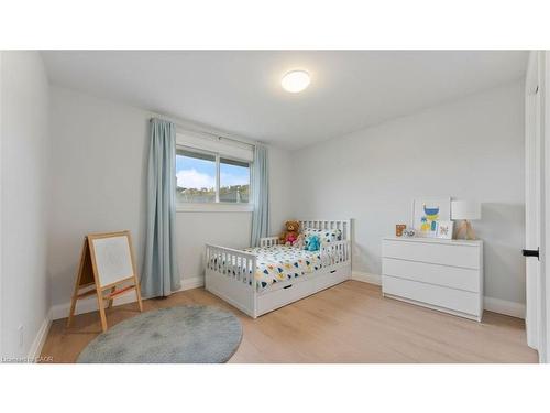 11 Marcella Crescent, Hamilton, ON - Indoor Photo Showing Bedroom