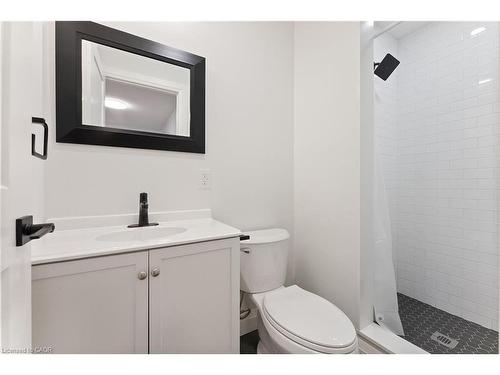 11 Marcella Crescent, Hamilton, ON - Indoor Photo Showing Bathroom