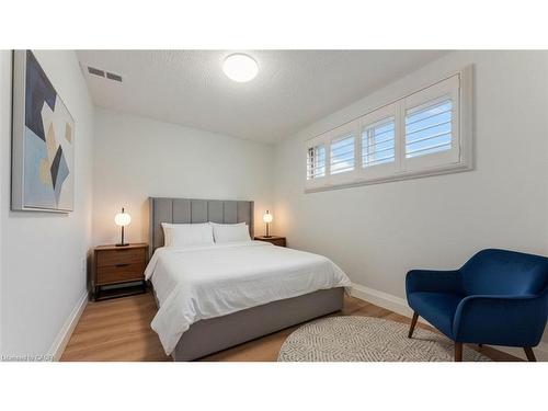 11 Marcella Crescent, Hamilton, ON - Indoor Photo Showing Bedroom